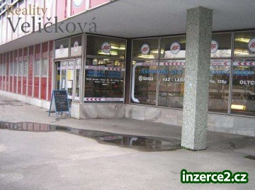 Nabízíme pronájem obchodně-skladovacího areálu o rozloze 450 m2 na třídě Edvarda Beneše v Hradci Králové_1 401815_1.jpg