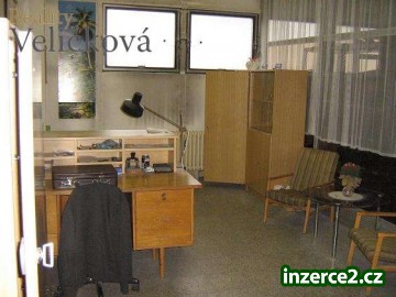 Nabízíme pronájem obchodně-skladovacího areálu o rozloze 450 m2 na třídě Edvarda Beneše v Hradci Králové_2 401815_2.jpg