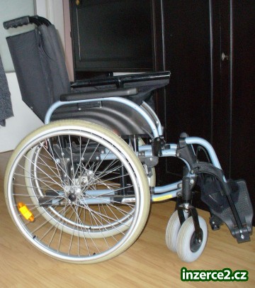 Prodám skládací invalidní vozík_2 403763_2.jpg