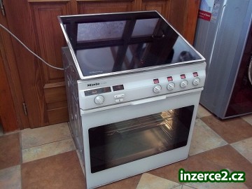 Sklokeramická deska + trouba MIELE_1 404251_1.jpg