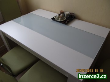 Stůl se židlemi_1 404654_1.jpg