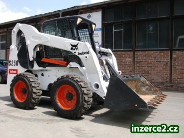 Smykový nakladač Bobcat S250_1 406059_1.jpg