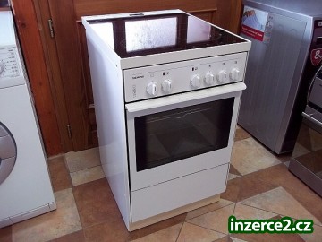 Sporák sklokeramický SIEMENS - šíře 50 cm horkovzduch_1 407951_1.jpg