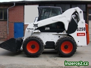 Smykový nakladač Bobcat S250_1 412563_1.jpg