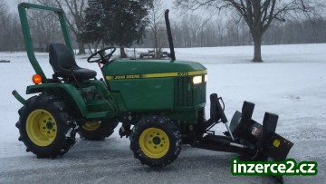 Dobry pomocnik do malych prostoru John Deere traktor 7I60_1 418757_1.jpg