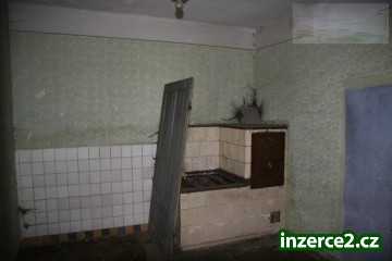Rodinný dům, 4+1, 324 m², centrum obce Blazice,okres Kroměříž, Podsklepen, Dva dvory s hospodářským stavením,nová izolace zdiva._2 419016_2.jpg