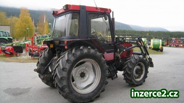 Case IH 424 s čelním nakladačem_2 419150_2.jpg