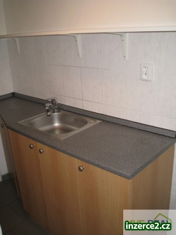 Pronájem prodejny (cca 45m2) s výlohou v Praze 10 – Hostivař_2 421363_2.jpg