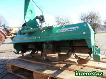 Malotraktor Kubota B14 a vlečka_2 422425_2.jpg