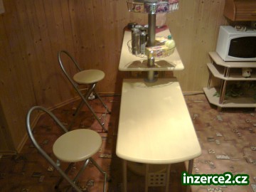 Kuchyňský komplet a dvě židle_2 424523_2.jpg
