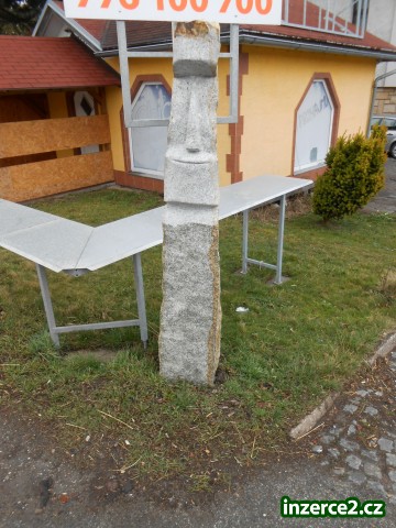 Žulová kopie hlavy Moai_2 425783_2.jpg
