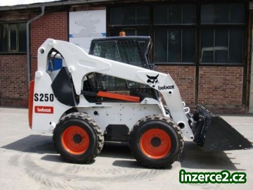 BOBCAT S250 Kompaktný nakladac_2 429078_2.jpg