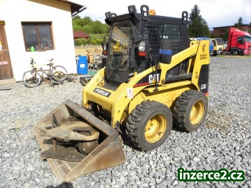 Smykem řízený nakladač CAT 226_1 432524_1.jpg