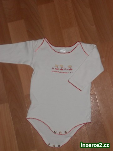 Bílé body s červeným lemováním_1 436745_1.jpg