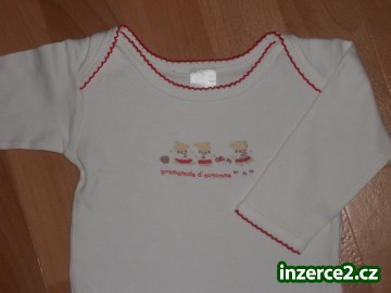 Bílé body s červeným lemováním_2 436745_2.jpg
