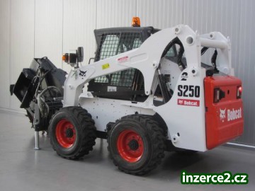 Bobcat S250 HF Smykový nakladač_2 437528_2.jpg