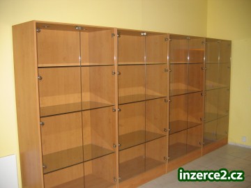PROSKLENNÉ VITRÍNY S PRODEJNÍM PULTEM_1 43872_1.jpg
