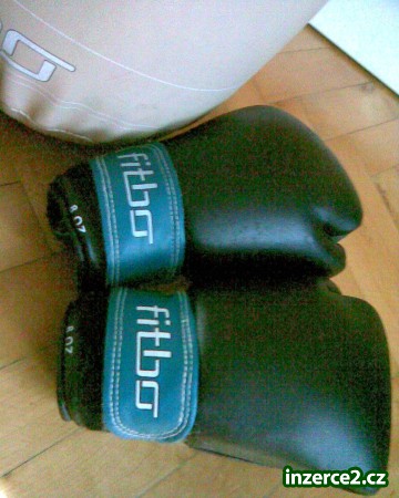 Prodám menší boxovací pytel a dvoje boxerské rukavice_1 443373_1.jpg