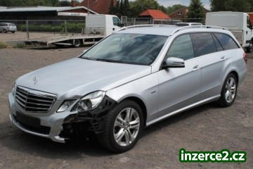 Mercedes-Benz E 200 T CGI poškozený_2 443378_2.jpg