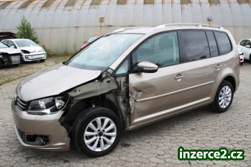 Volkswagen Touran 1.6 TDI DSG poškozený_1 443385_1.jpg