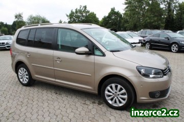 Volkswagen Touran 1.6 TDI DSG poškozený_2 443385_2.jpg