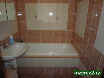 Pronájem bytu 3+1 v Praze u metra Rajská Zahrada_2 443430_2.jpg