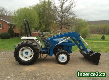 Kvalitní traktor Ford IIX-2O s nakladačem_1 444216_1.jpg
