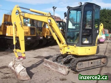 Komatsu PC26MR-3 bagr_1 444877_1.jpg
