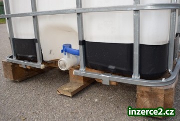 IBC nádrž 1000L s klecí na dřevěné paletě_2 448625_2.jpg