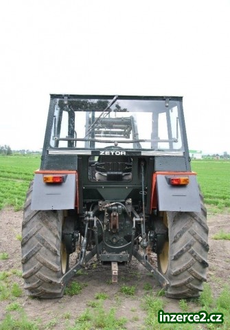 Zetor C-724 s čelním nakladačem_2 450619_2.jpg