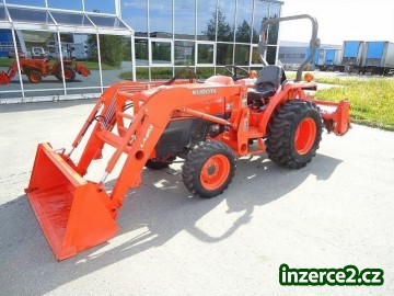 Kubota BL34 s čelním nakladačem_2 464517_2.jpg