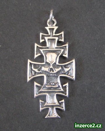 Lebka a kříže - stříbrný přívěsek_1 46568_1.jpg