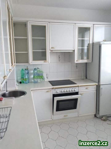 Pronájem bytu 3+1 v Praze 4 (Kamýk)_2 466040_2.jpg