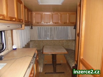 Karavan Dethleffs 460, čtyři lůžka, 1000kg_2 469216_2.jpg