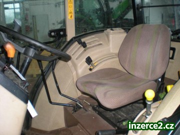 John Deere 5215 - 2006_2 472685_2.jpg