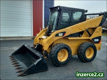 Smykový nakladac Caterpillar F2V52-B3_1 479375_1.jpg