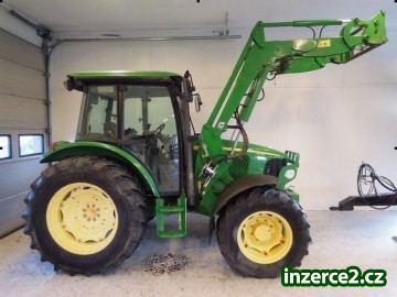 Traktor John Deere 5R820PQ s celním nakladacem_2 479641_2.jpg