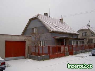 Prodej RD s garáží a zahradou v Chlumci n.C._2 48320_2.jpg