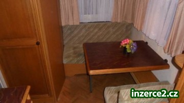 Karavan HOBBY 420,čtyři lůžka,váha 1050kg_2 483753_2.jpg