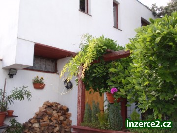 Příjemný rodinný dům 4+1/G, 135 m2, těsně za hranicí Prahy_1 48846_1.jpg