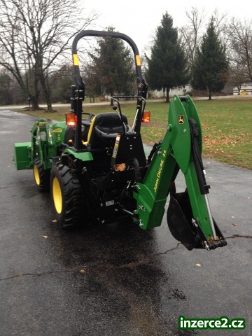 Malotraktor John Deere 2320 s čelním nakladačem_2 503275_2.jpg