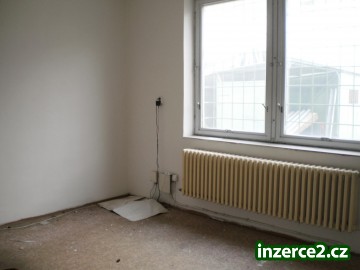 Pronájem kanceláří v Hradci Králové ul. Panelová (skladištní oblast Pouchov)_2 51048_2.jpg