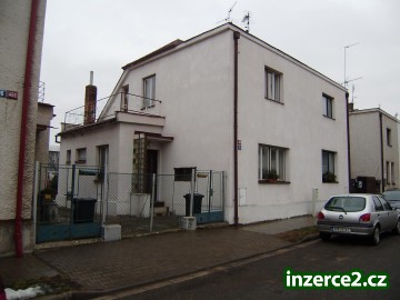 Prodej poloviny rodinného domu v Hradci Králové v Kuklenách_1 60889_1.jpg