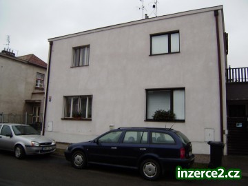 Prodej poloviny rodinného domu v Hradci Králové v Kuklenách_2 60889_2.jpg