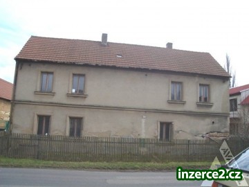 Prodej prostorného domu 5+1 k rekonstrukci v Hořešovicích okr. Kladno 07-2905_1 681_1.jpg