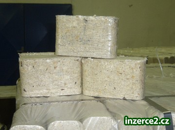 Dřevěné brikety zn. RUF- 33Kč/10kg (tvar cihla)_1 7082_1.jpg