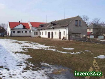 Zemědělská usedlost s restaurací Rejšice, okr. Mladá Boleslav 06-1411_2 725_2.jpg