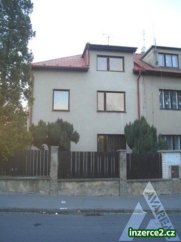 Prodej rodinného domu se dvěma garážemi Kamýk - Praha 12 nedaleko Novodvorské - na pozemku 684 m2, 07-3033_1 739_1.jpg
