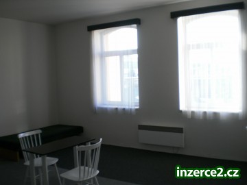 Pronájem velkého bytu 1+kk v centru Hradce Králové ulice Za Škodovkou_2 78112_2.jpg