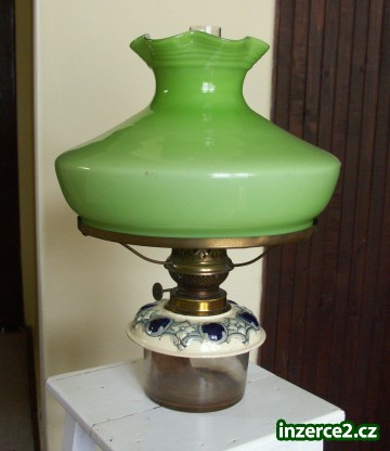 Starožitný lustr s petrolejkou a svícny_1 89513_1.jpg